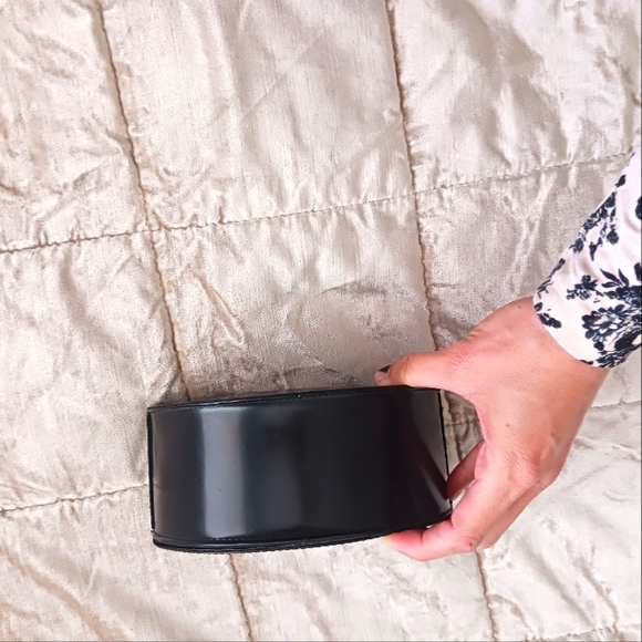 Vintage authentic Marc Jacobs  medium sized shoulder bag w/ it's dust bag - Picture 9 of 12